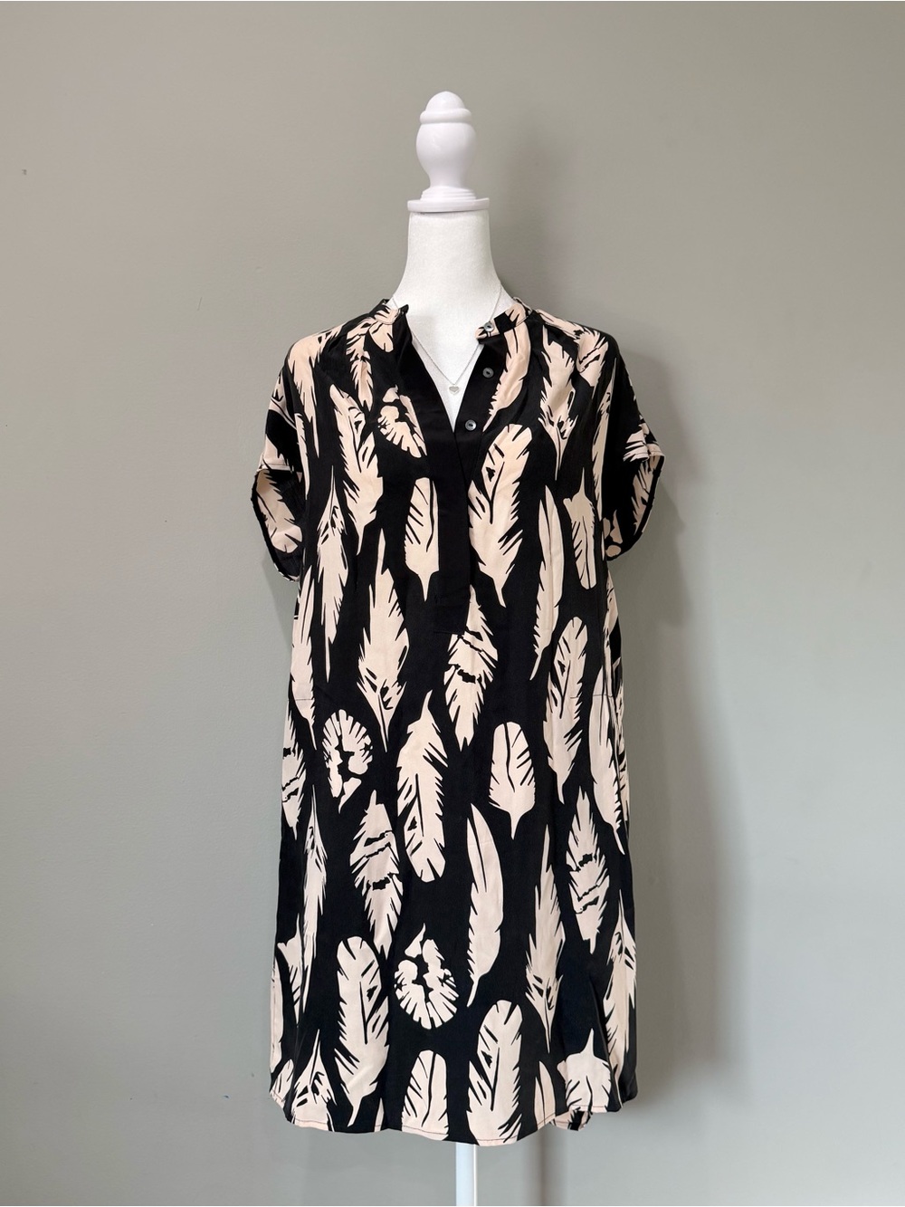 Vince Silk Black & Beige Feather Print Shift Dress